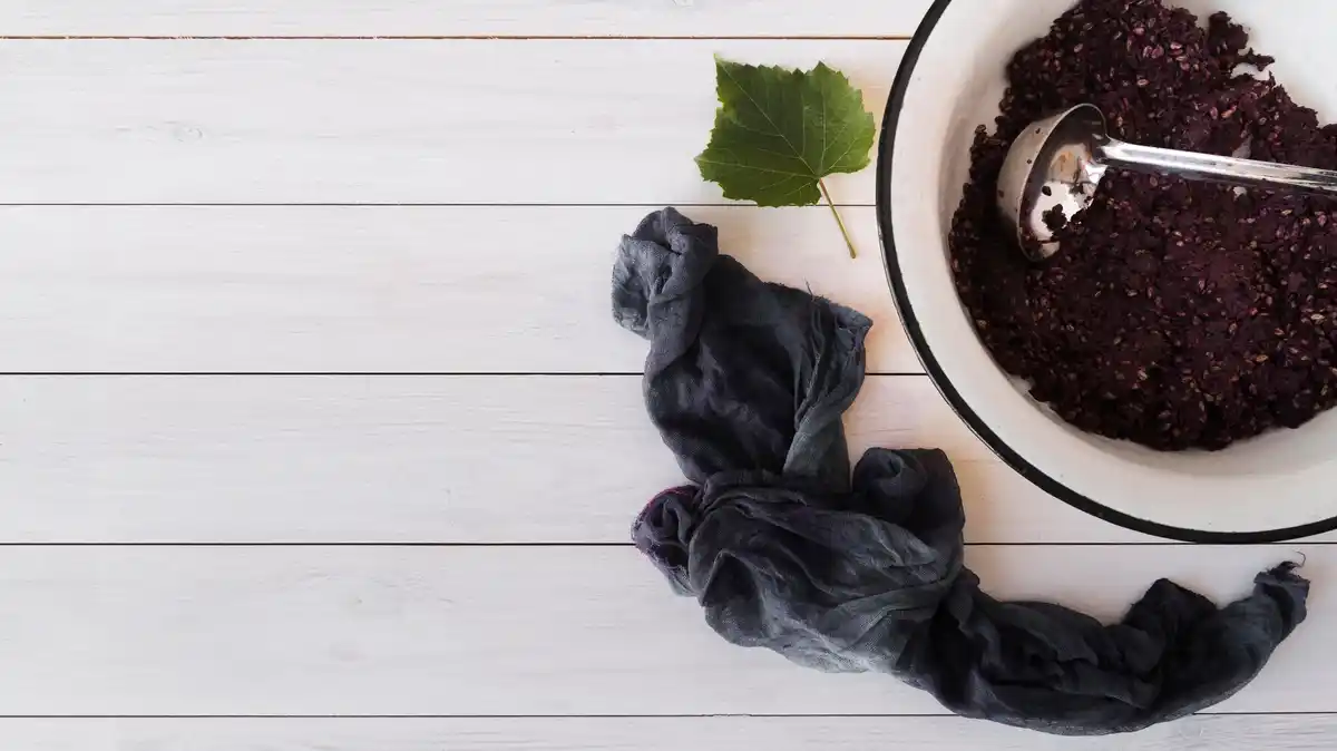 organic soil improvement garden compost mulching