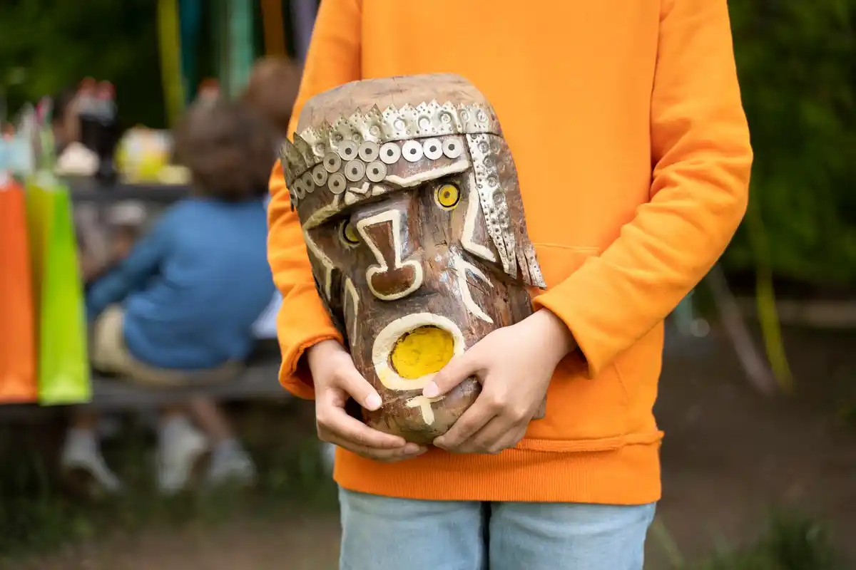 unusual garden helpers insects tools Czech Republic
