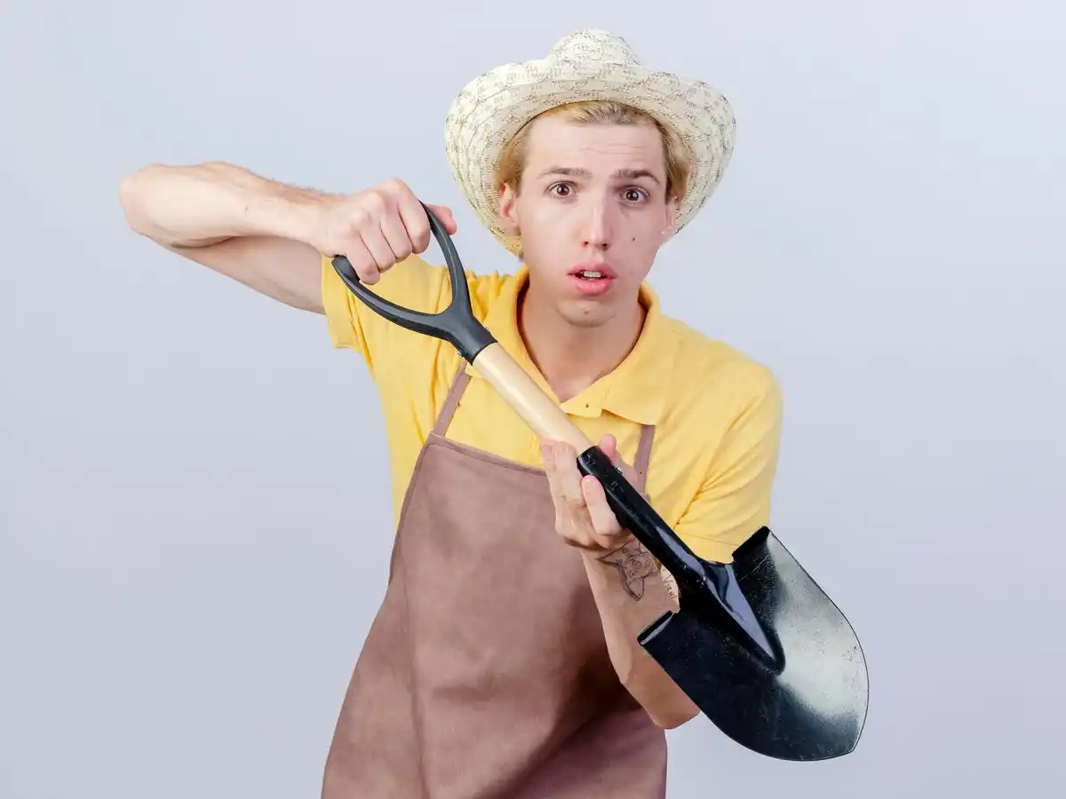 garden tools maintenance mistakes repair