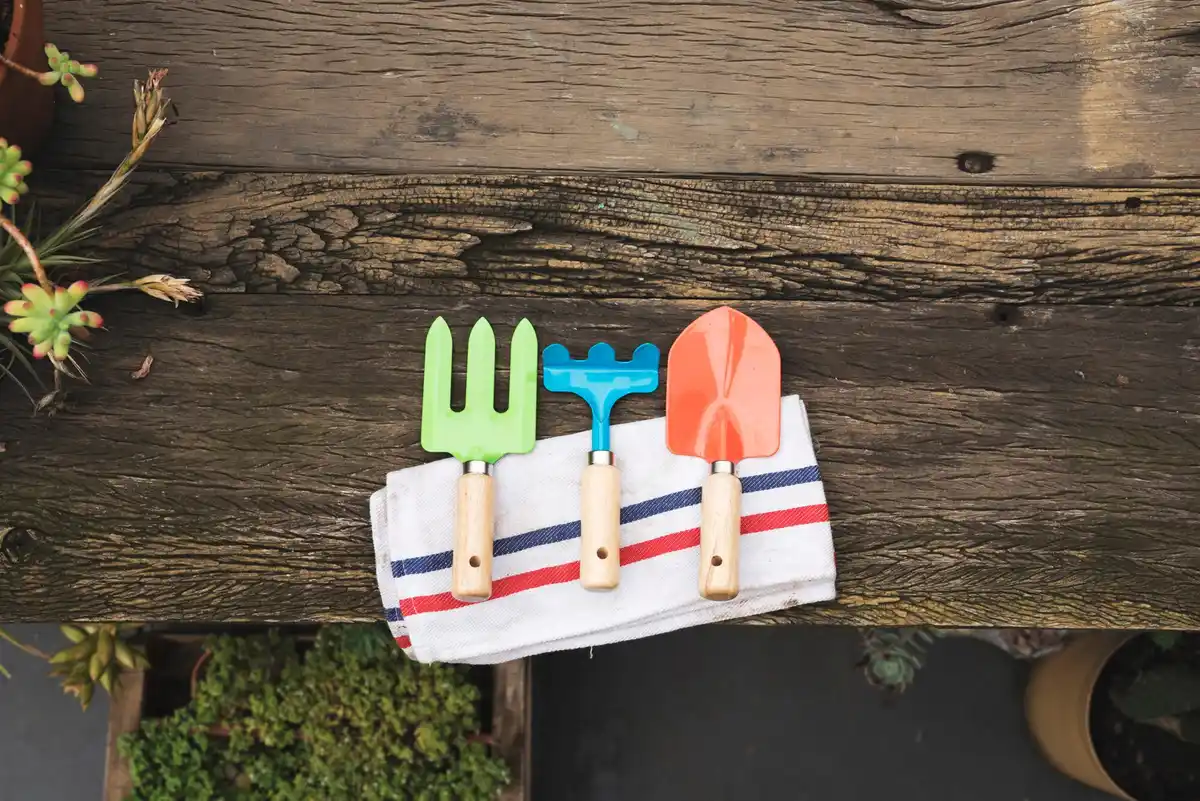 garden tools maintenance tips