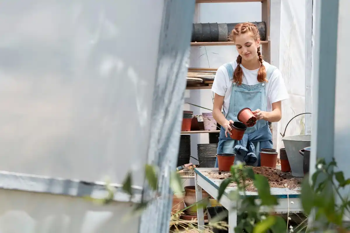 urban container vegetable gardening balcony