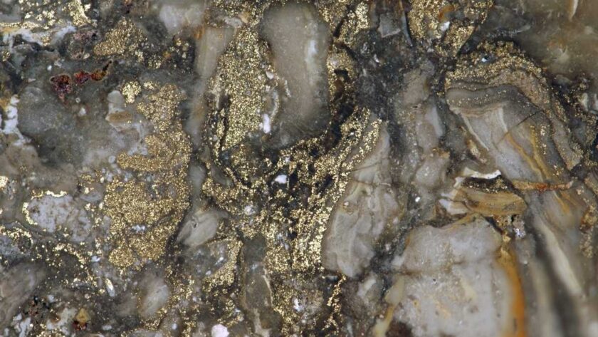 Geologové odhalili fascinující vazbu mezi zemětřeseními a tvorbou zlatých nugetů