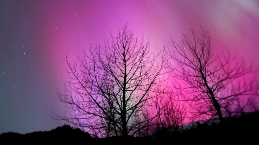 Možnost pozorování polární záře v úterý večer