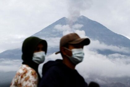 Pozor na erupce! Tři sopky v Indonésii jsou stále aktivní a vyhlášena pohotovost