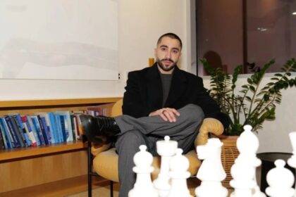 Rychlý vzestup trhu s umělou inteligencí: Příběh Aliho Ansariho a společnosti micro1