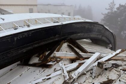 Škody na Lickově observatoři způsobené silným větrem