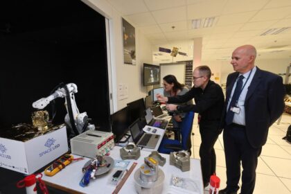 Thales Alenia Space vyvíjí robotizovanou "servisní stanici" pro opravu satelitů