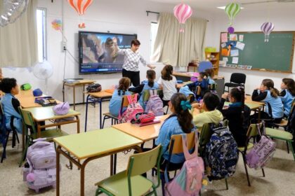 Umělá inteligence v učebnách Kanárských ostrovů: nejprve učitelé, poté studenti