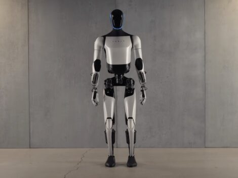 Význam zlepšení výkonu baterií a senzorových komponent pro humanoidní roboty