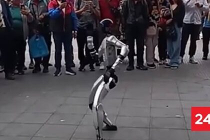 Humanoidní robot s umělou inteligencí překvapil v Concepción