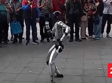 Humanoidní robot s umělou inteligencí překvapil v Concepción