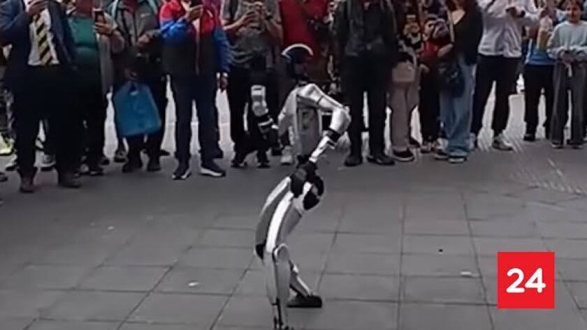 Humanoidní robot s umělou inteligencí překvapil v Concepción