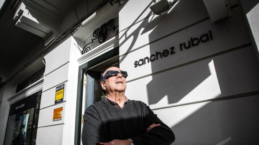 Nejúspěšnější vánoční dárek v A Coruña: brýle na sledování slunečního zatmění