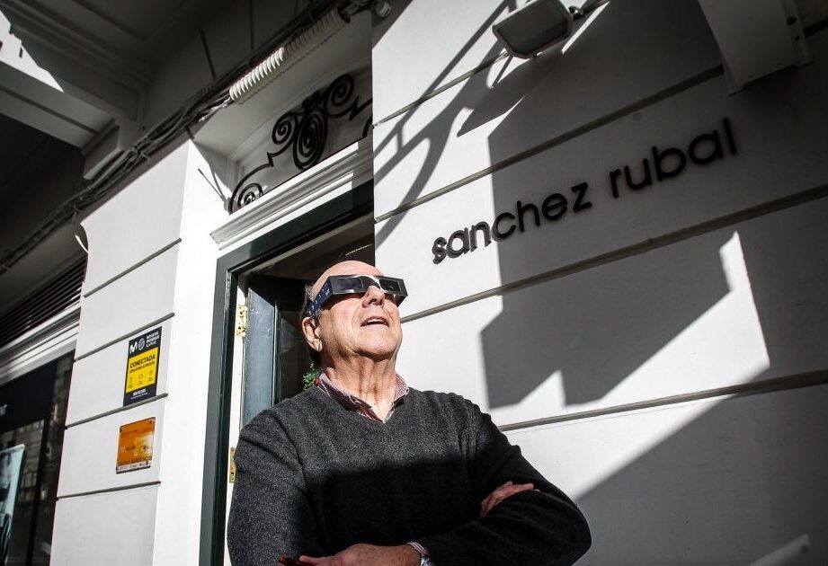 Nejúspěšnější vánoční dárek v A Coruña: brýle na sledování slunečního zatmění