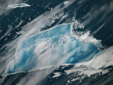 Osud obřího ledovce A-23A: Změna barvy a zánik v dosahu