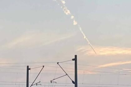 Podivné stopy na obloze nad Falkensee: Vysvětlení od vesmírné organizace