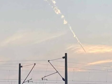 Podivné stopy na obloze nad Falkensee: Vysvětlení od vesmírné organizace