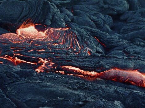 Revoluce ve vulkanologii: potvrzeno na Islandu, že mikrobi kolonizují lávu hned po jejím ztvrdnutí